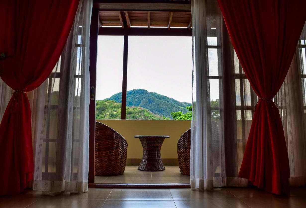 Tribal Hills Mountain Resort Puerto Galera Bagian luar foto