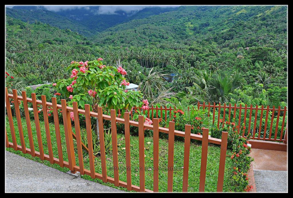 Tribal Hills Mountain Resort Puerto Galera Bagian luar foto