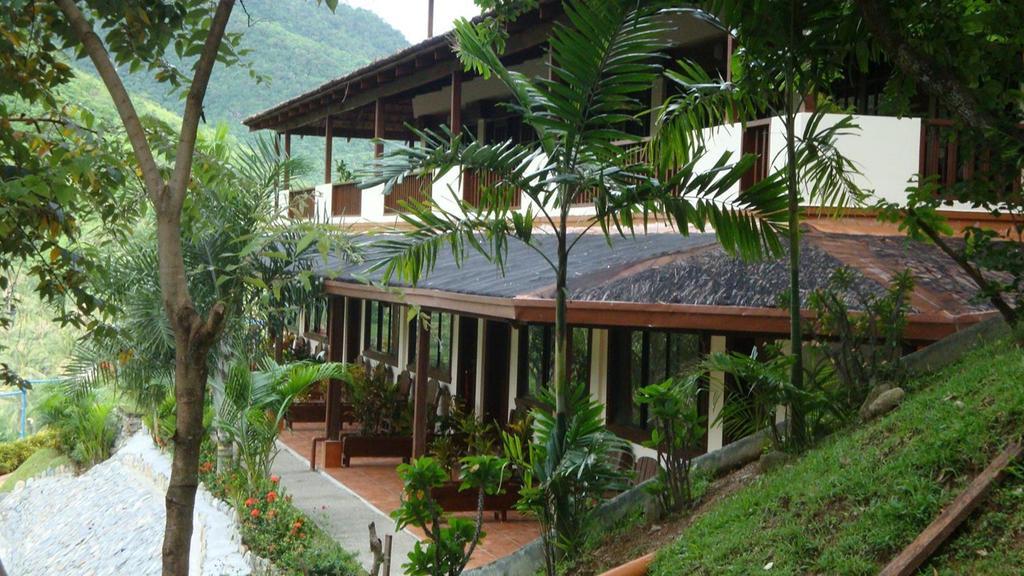 Tribal Hills Mountain Resort Puerto Galera Bagian luar foto