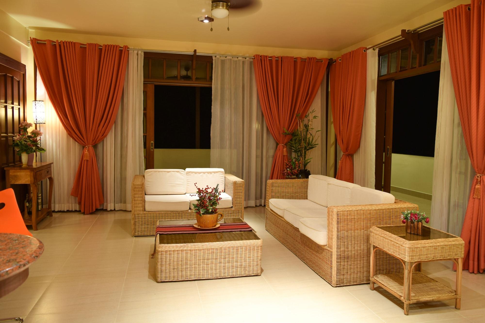 Tribal Hills Mountain Resort Puerto Galera Bagian luar foto