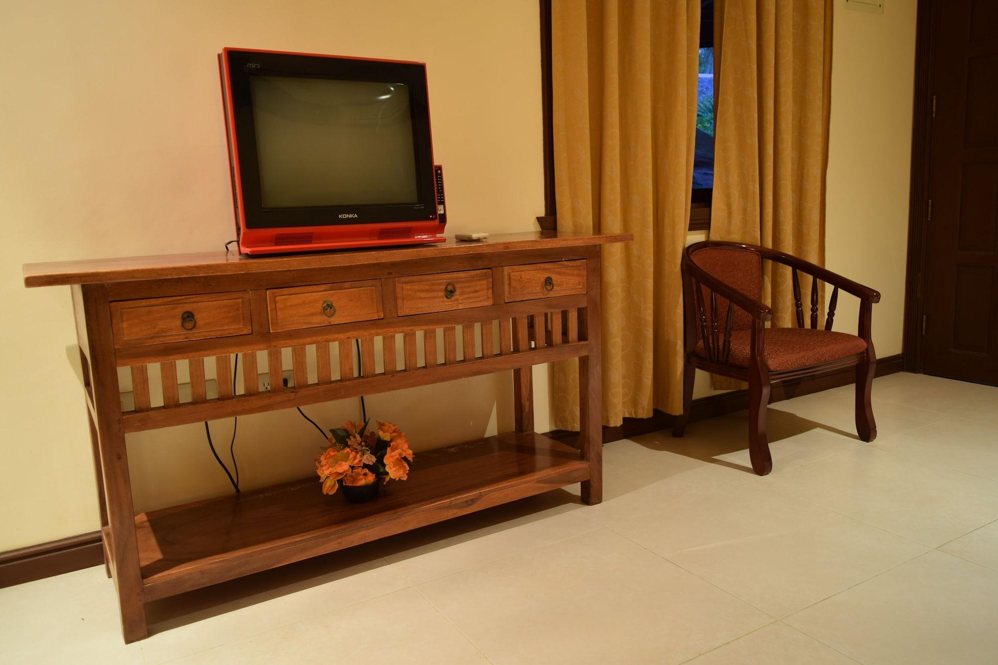 Tribal Hills Mountain Resort Puerto Galera Bagian luar foto
